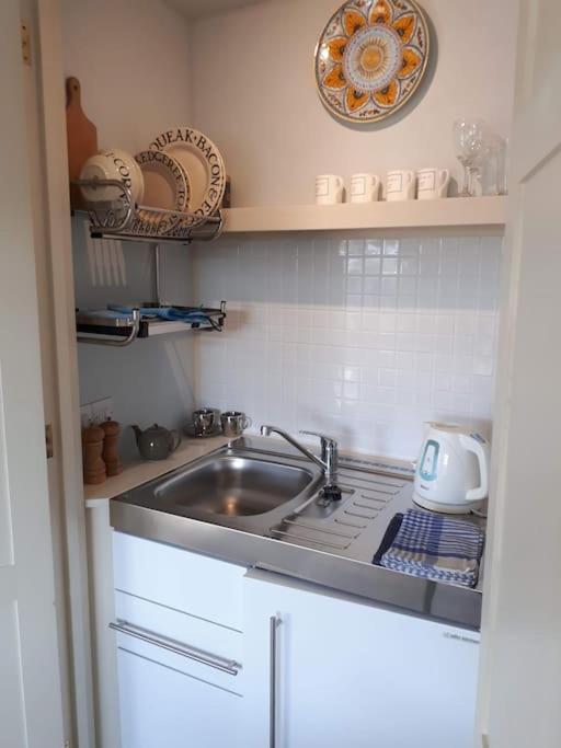 No. 27'S Self-Catering Flat For A Memorable Break. Apartamento Bridport Exterior foto